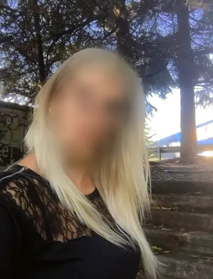 Fiona, 32