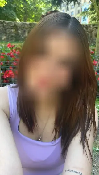 Julia, 29