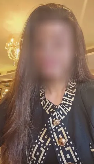 Julia, 37