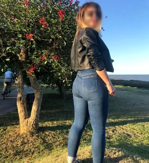 Lara, 36