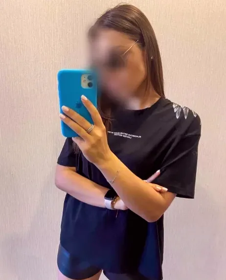 Laura, 27