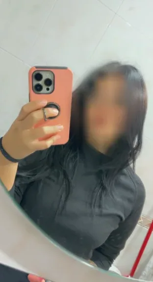 Laura, 30