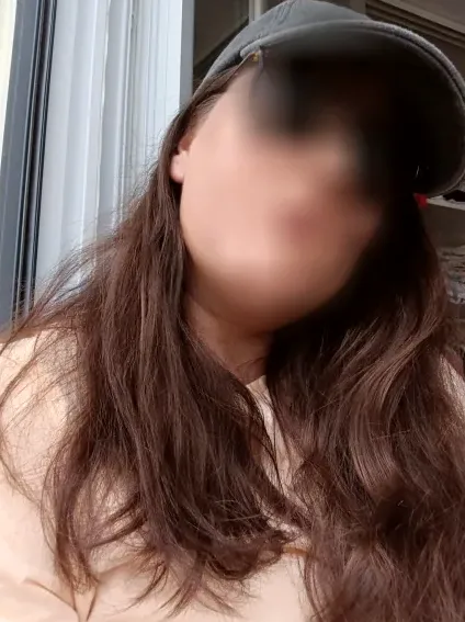 Lilly, 32