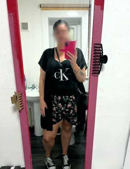 Nadine, 37