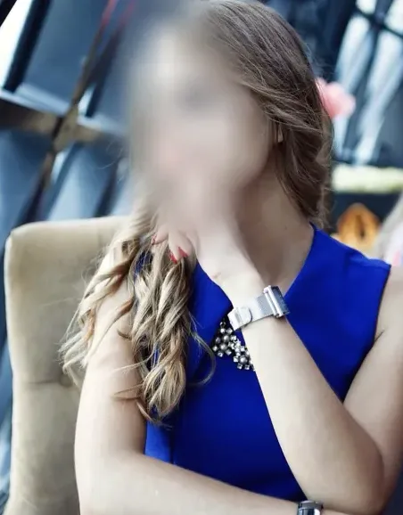 Nina, 20