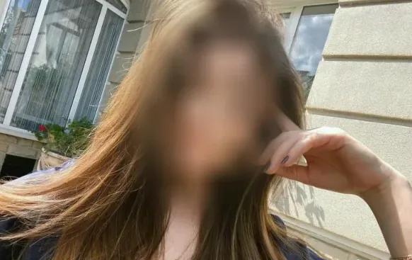 Nora, 19