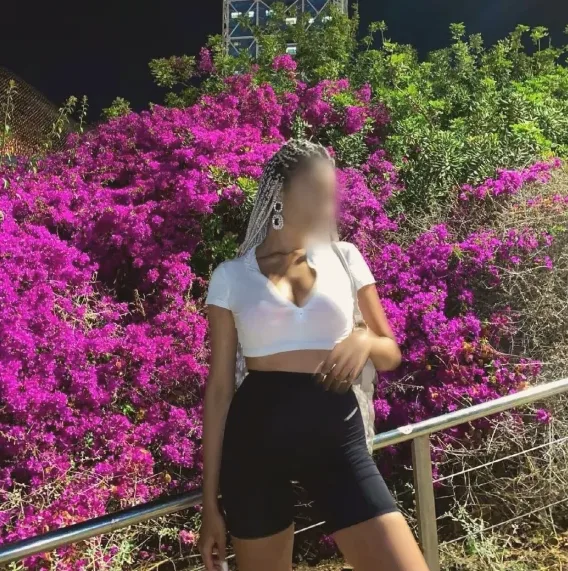 Paula, 36