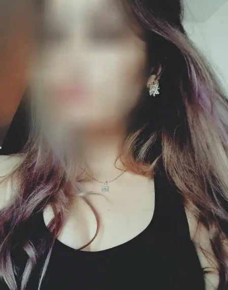 Pauline, 32