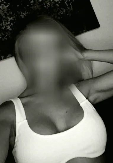 Sandra, 28