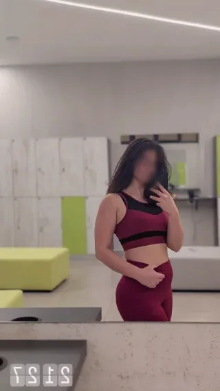 Simone, 28