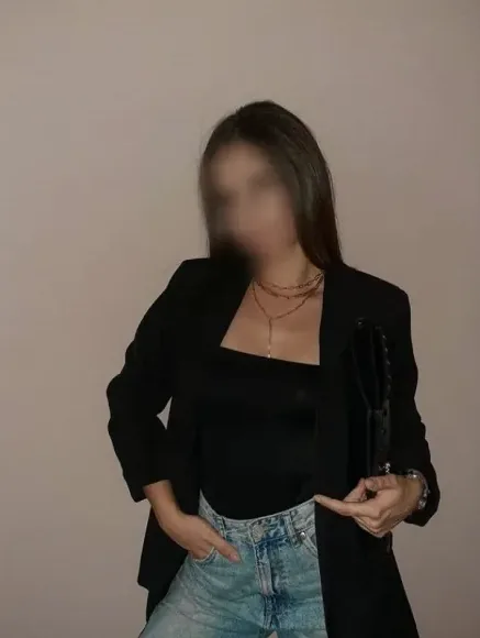 Zeynep, 35